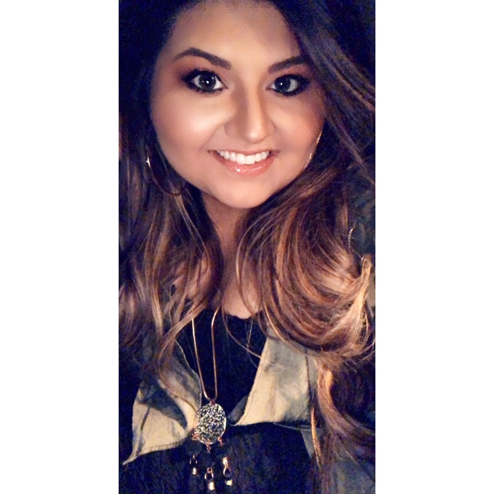 Meet your Posher, joanne!!! 👋🏼😉
